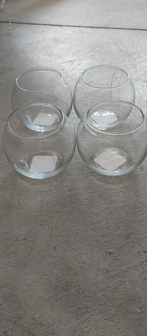 4 Glass Fish Bowls Used For Wedding Decor