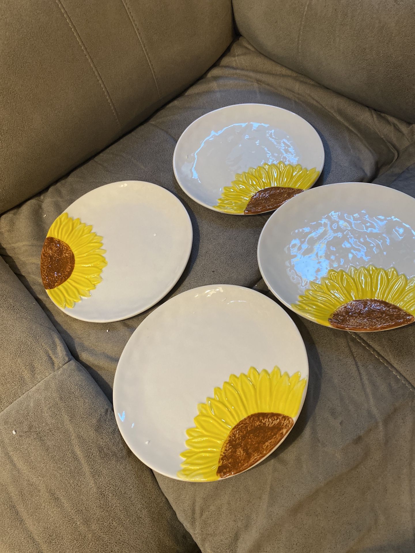 Beautiful 4 Sunflowers Plates