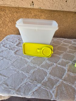 Tupperware container