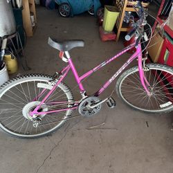 Pink Savannah Comfort Touring Bike Huffy Savannah Women's Bike
