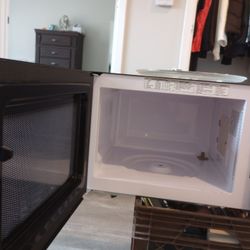 Insignia Microwave 