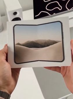 iPhone Duo 256gb UNLOCKED Star White NEW AND UNOPENED