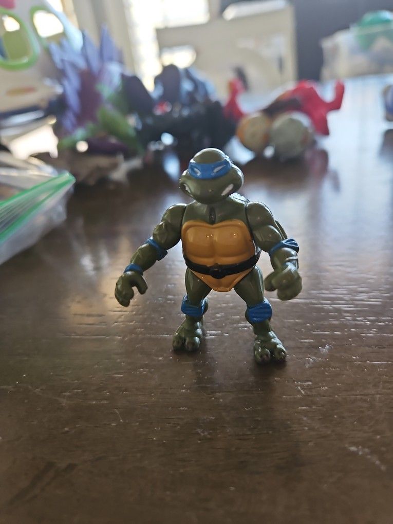 1 " Playmates Teenage Ninja Turtle Figurine.
