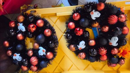 2 Halloween door reefs