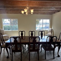 Ethan Allen Dinning Table, Extremely Well Cared For. 