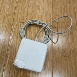 APPLE MAC BOOK CHARGER