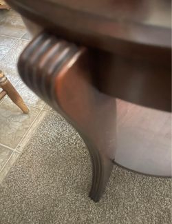 Coffee Oval mahogany or end table with glass top
