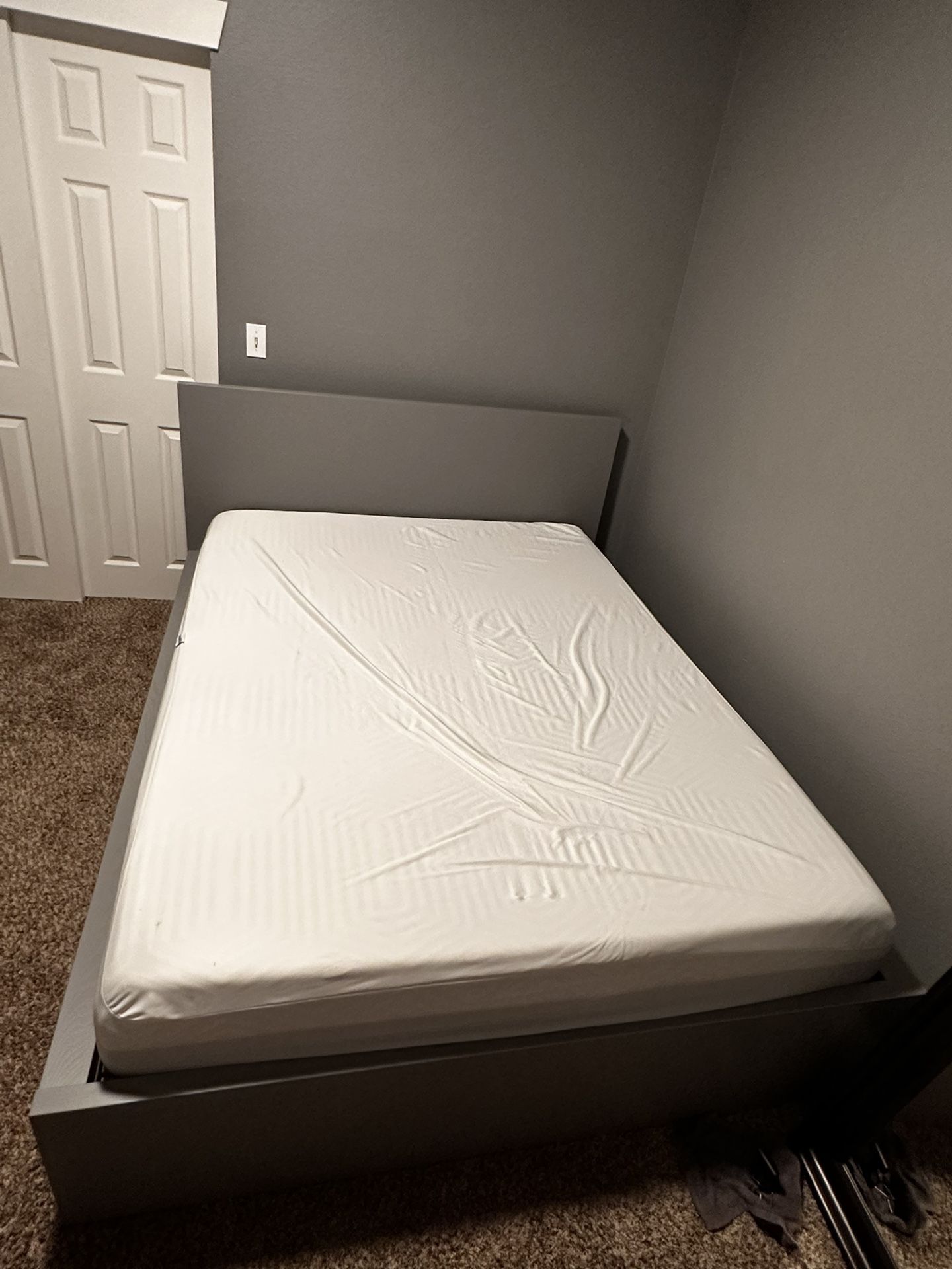 MALM QUEEN BED FRAME WITH DOZE BED