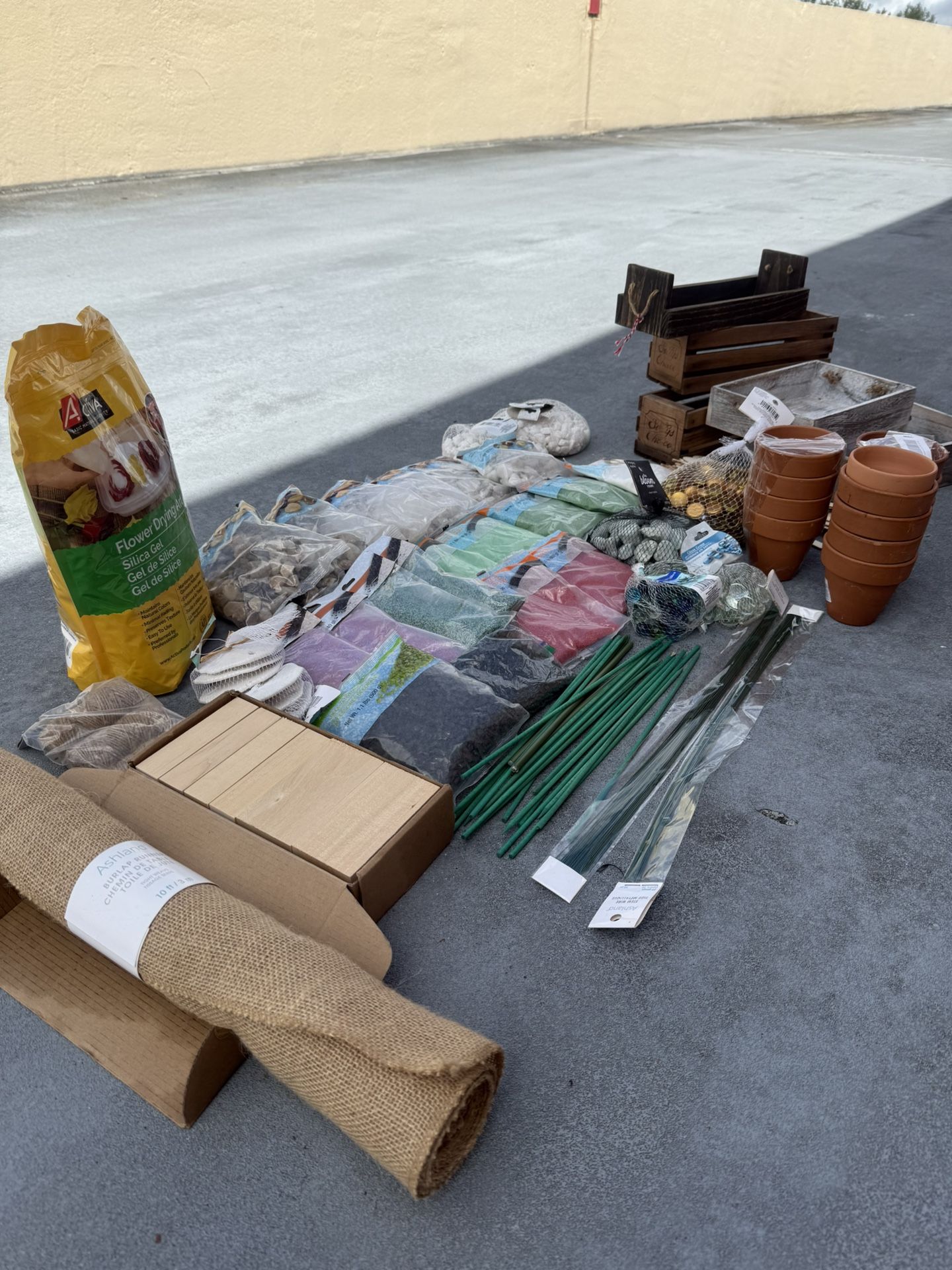 NEW Bulk Lot β Decorative Sand, Rocks, Burlap, Crates & Floral Supplies | Perfect for DIY & Events