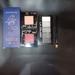 Bundle Makeup Eyeshadow And Lipgloss