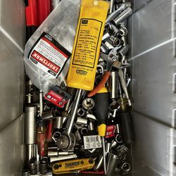 Box Of 95 % Craftsman Tools. Saturday Sale 50$ In You Pick Up Today