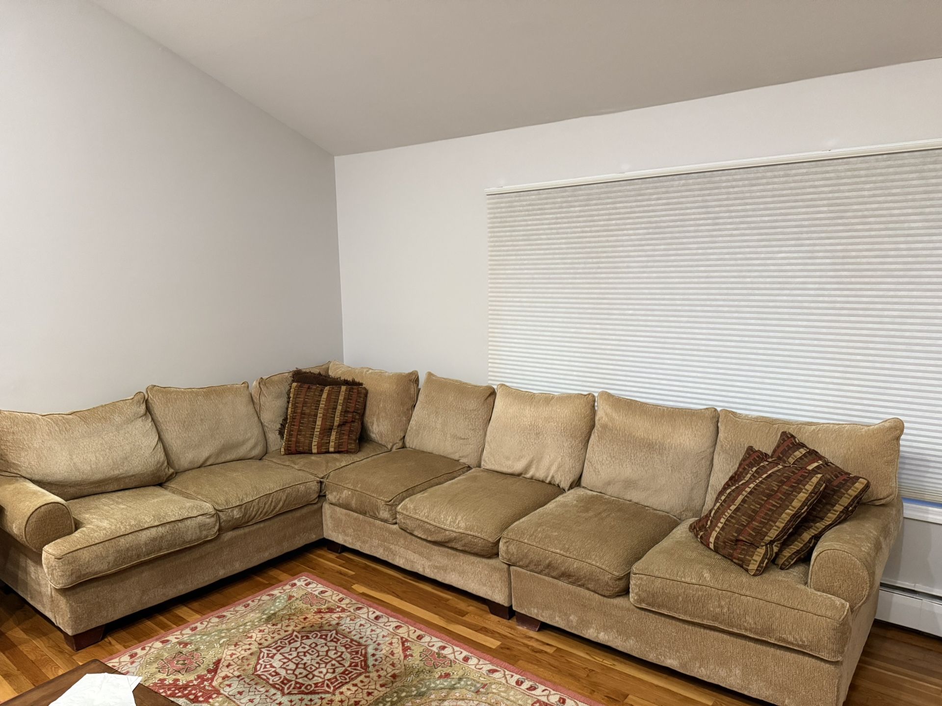 Beautiful L-Shaped Couch - Great Condition!