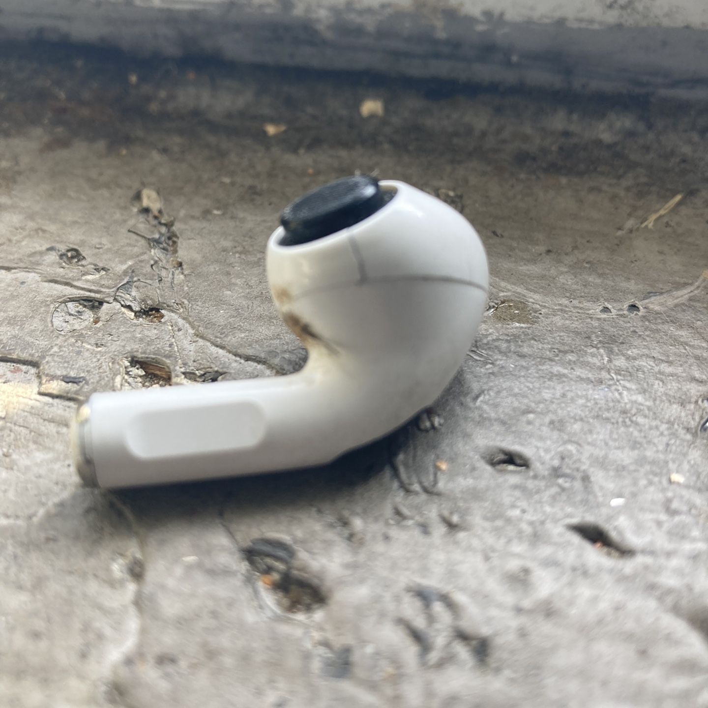 Is it normal? AirPods Pro plastic cracked - Apple Community