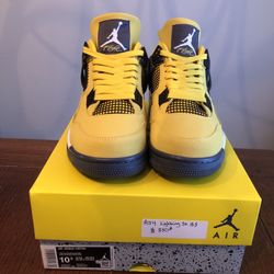 Dead stock Jordan Retro 4 lightning Size 10.5 2021 Release