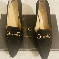 Authentic Gucci Pumps – Army Green Velvet/Suede – Gold Embellishment – Vintage