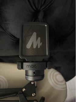 Gaming mic with boom arm