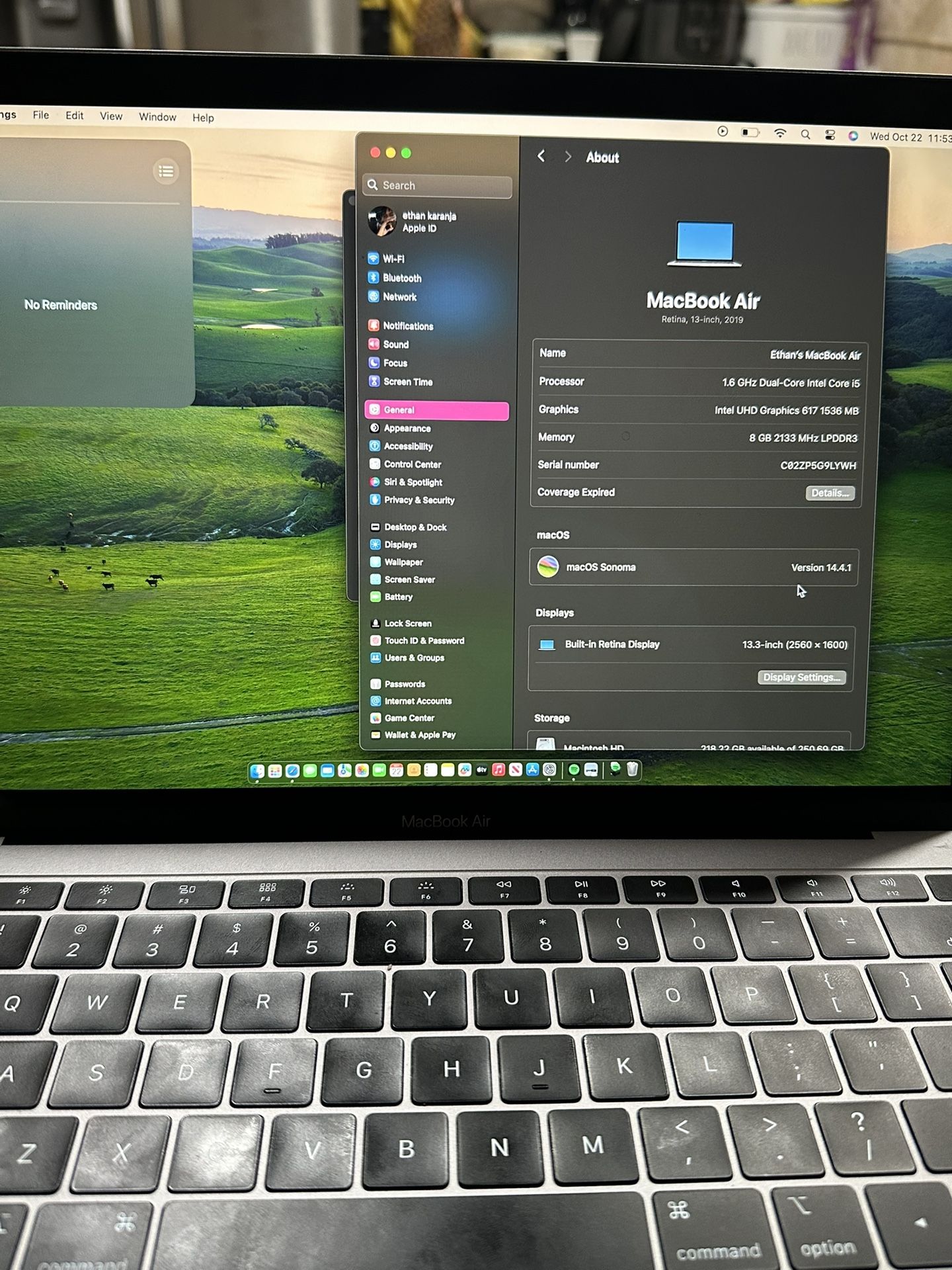 2019 Apple MacBook Air 13.3" i5 1.6GHz 8GB RAM 128GB SSD Space gray A1932