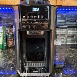 De'Longhi True Brew Drip Coffee Maker, Built in Grinder, Single Serve, 8 oz to 24 oz, Hot or Iced Coffee, 