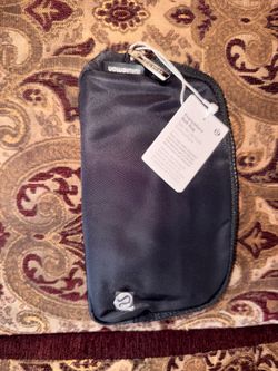 BRAND NEW WITH TAGS! LULULEMON ATHLETICA everywhere Belt Bag