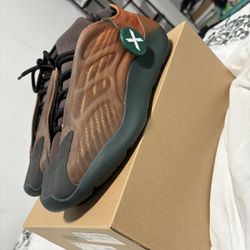 Yeezy 700 V3 “Copper Fade” Size 9.5