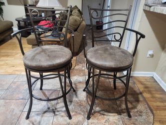 Set of 2 Metal Bar Stools with Cushioned Seats