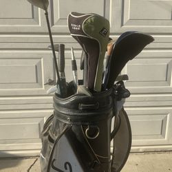 TaylorMade Caddy With Clubs