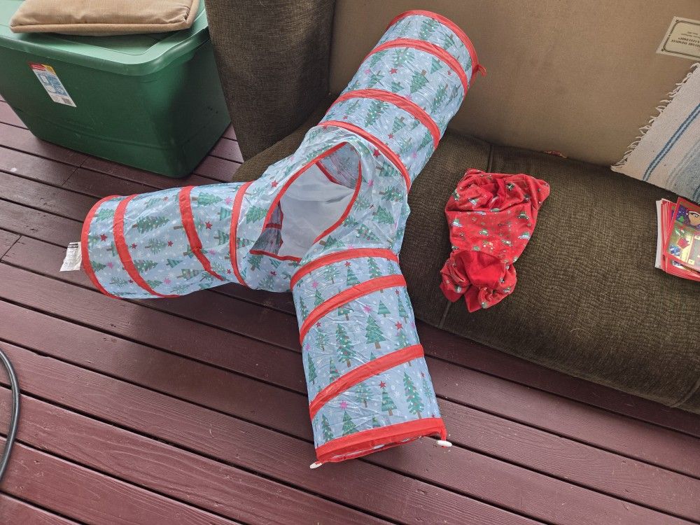 Small Dog Or Cat Christmas Theme Tunnel & Pj