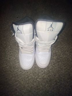 Air jordan mid 1 black white