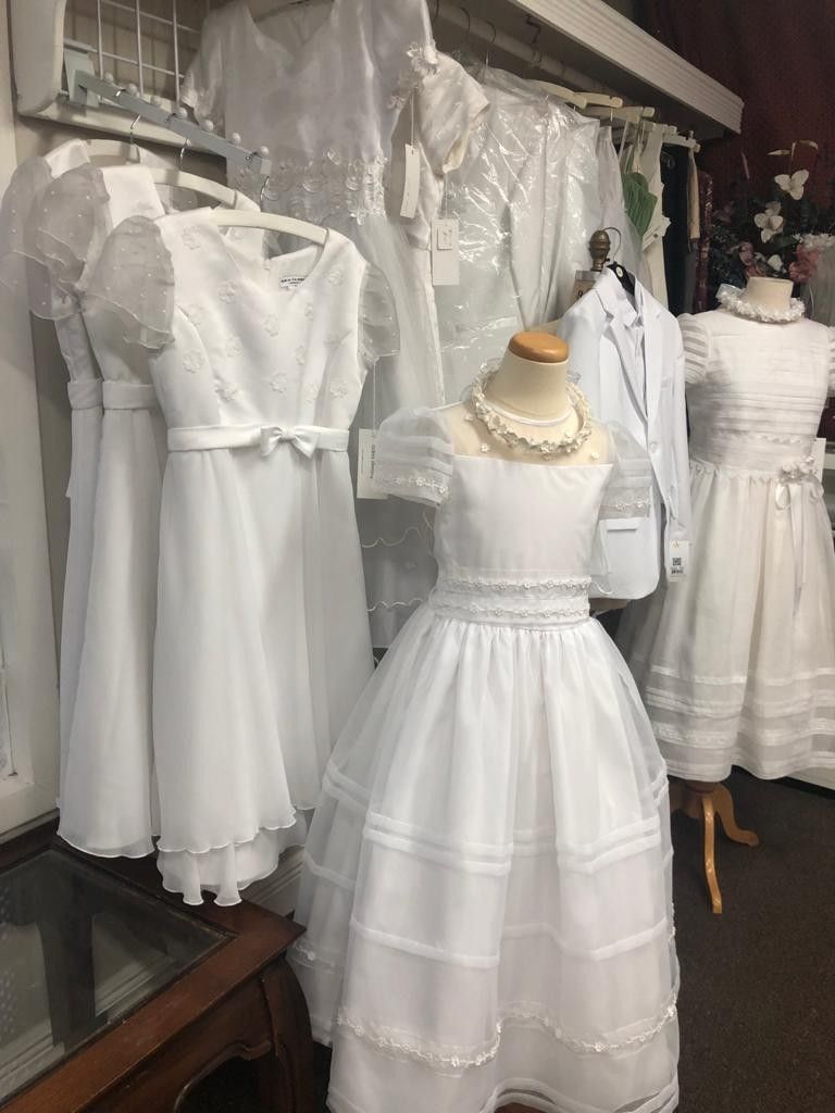 Communion dresses. Different sizes and prices. Vestidos de comunion.