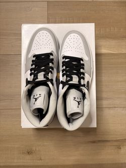 Jordan 1 Mid light smoke grey