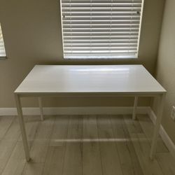 IKEA The Classic  VIHALS Table  White 4 People Dining Table