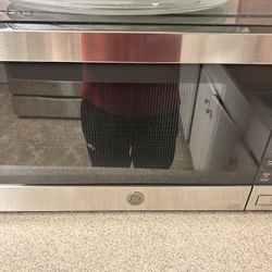 GE Microwave Oven
