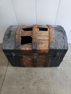 Antique Dome Top Steamer Trunk / Vintage Storage Chest late 1800's early 1900's