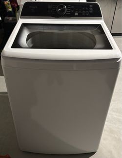 BRAND NEW: Frigidaire Washer & Dryer Set