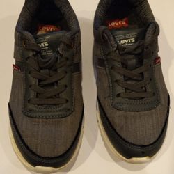 Big Boys Size 1 Levi's Sneakers 