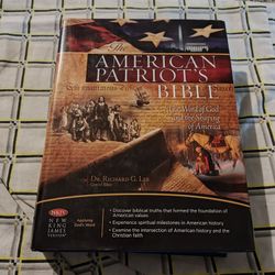 Holy bible American patriot's Bible new king James version rare oop book / bible excellent condition