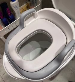 2 potty training seats and step stool like new