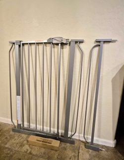 Extra Tall Safety Gate / Pet Gate - Fits Openings 29” - 36.5”