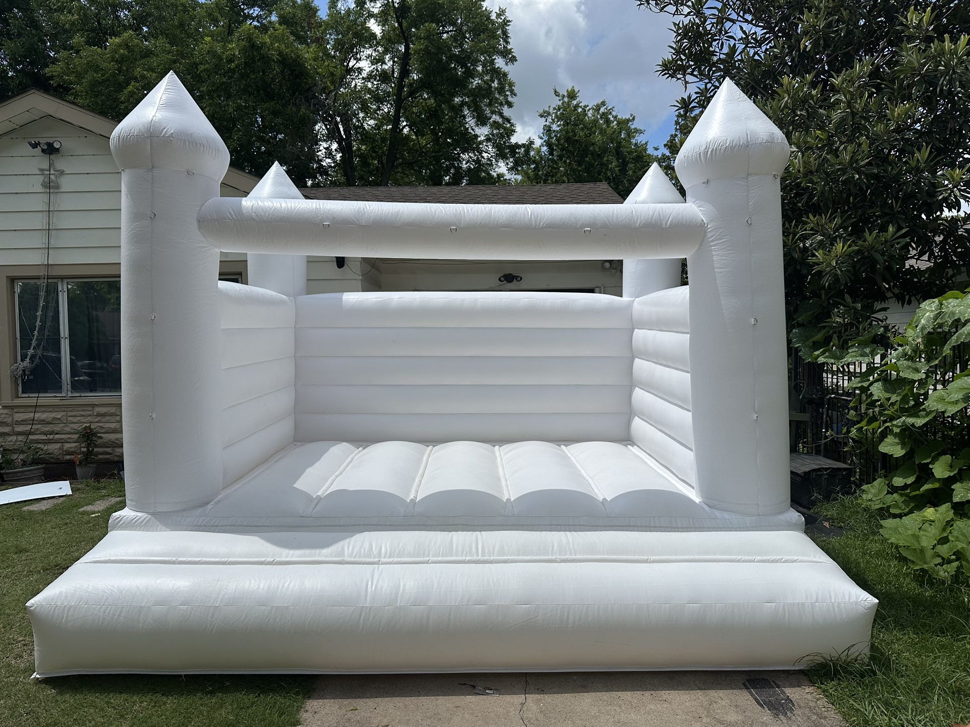 13x13 White Bounce House
