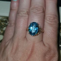 10k Gold Blue Topaz Ring.