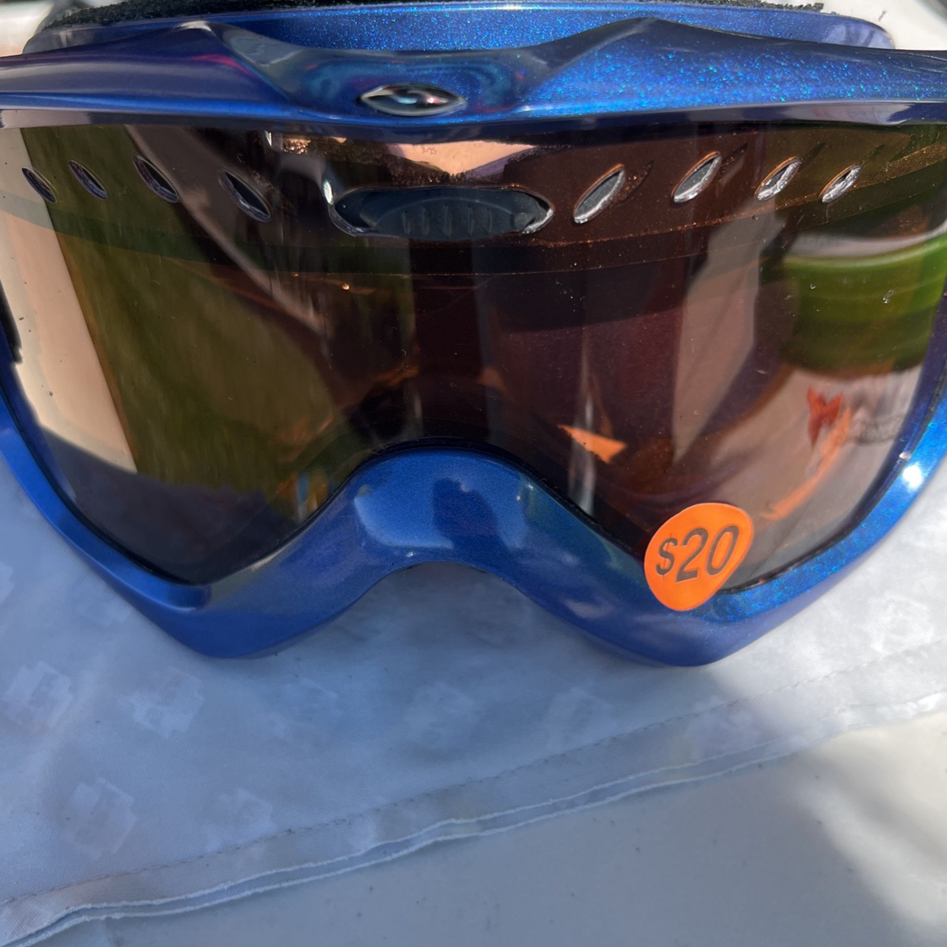 Snowboarding goggles