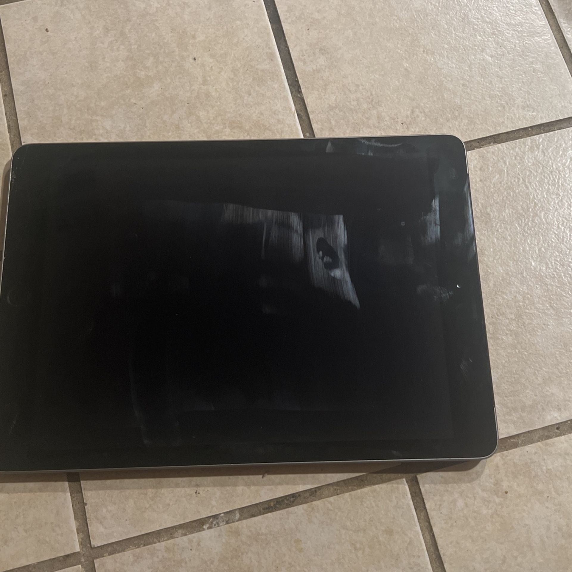 32GB 5th Generation iPad Fully Functional