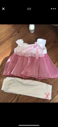 Baby girl clothing 6 months , 12 months like new items