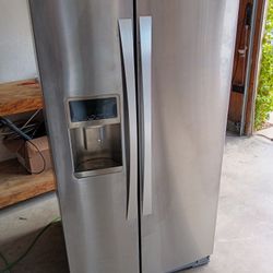 Kenmore Elite 2 Doors Refrigerator And Freezer 