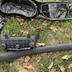 2023 Dodge Durango Rt Parts (Right Fender 10inch Unconnect Radio )