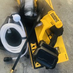 DEWALT 20V MAX 550 PSI 1.0 GPM Cold Water Cordless Battery Power Cleaner with 4 Nozzles (Tool Only)
