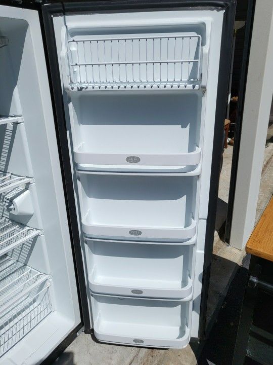 Stand Up Deep Freezer 80 for Sale in Lawrenceville, GA OfferUp