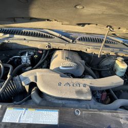 2002 Chevrolet avalanche 5.3 L A/ transmission 4x2 None Running For Parts Only 