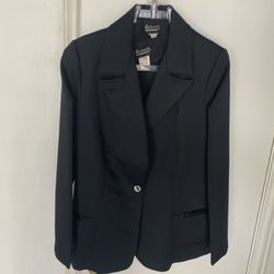 BLACK POLYESTER  BLACK BLAZER WITH VEST MEDIUM SIZE  23”1/2  SLEEVES L X  28”1/4 BLAZER L