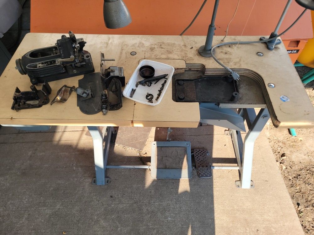 Singer Sewing Machine Merrow